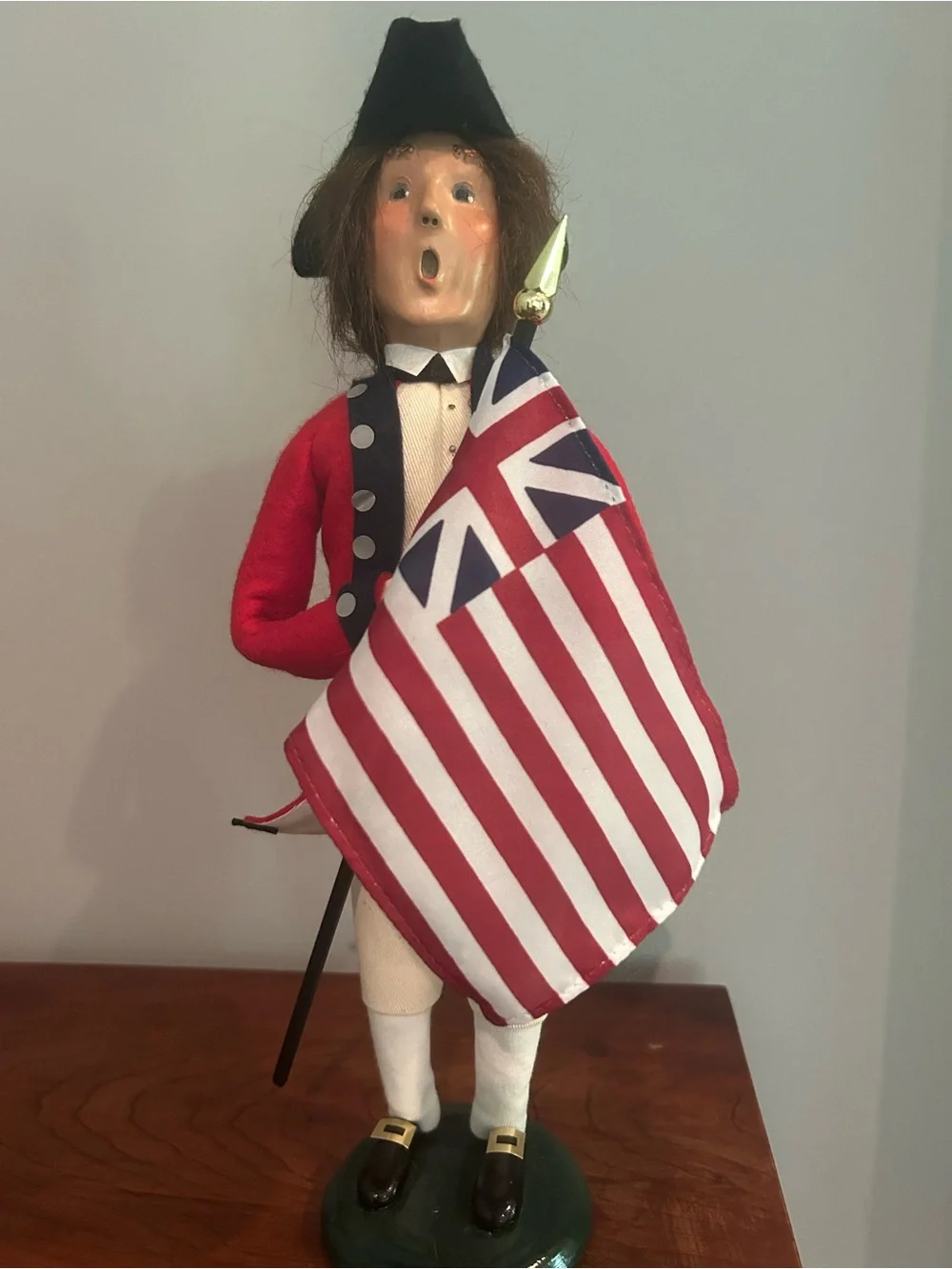 Byers Choice Williamsburg Caroler Revolutionary Flag Soldier